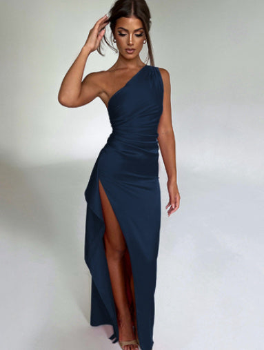 Robe de Soirée « Nuit Secrète » – Épaule Unique, Éclat Discret, Dos Sculptural