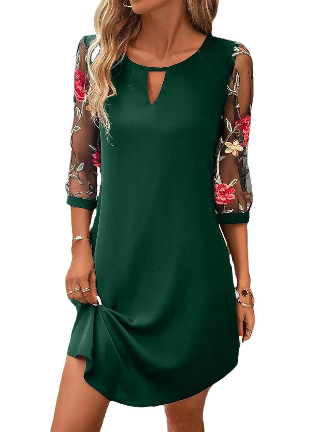 Robe Élégante « Soléa » – Dentelle & Cintrée