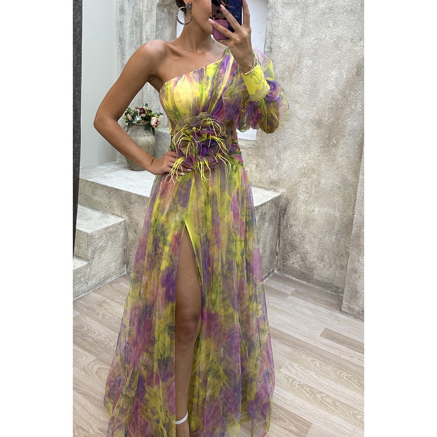 Robe de Soirée « Lueur Libre » – Épaules Dévoilées, Mesh Coloré, Allure Fluide