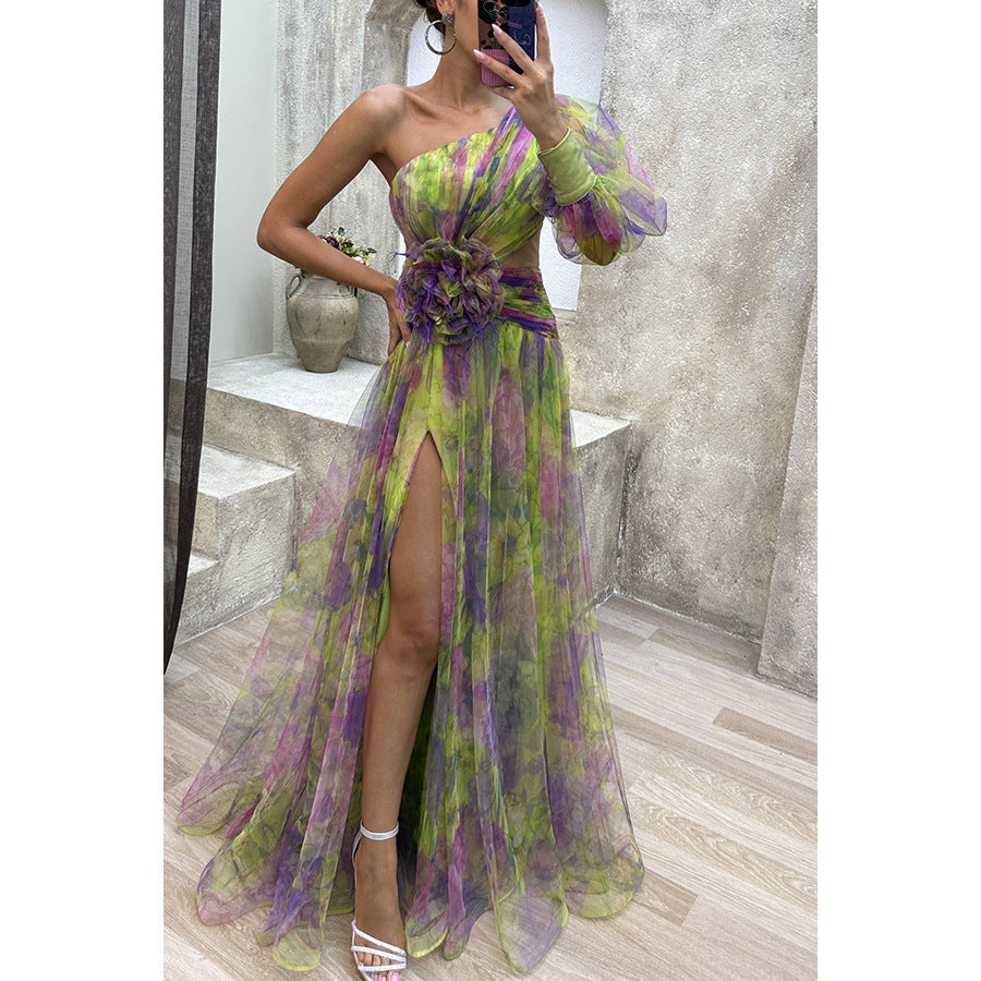 Robe de Soirée « Lueur Libre » – Épaules Dévoilées, Mesh Coloré, Allure Fluide