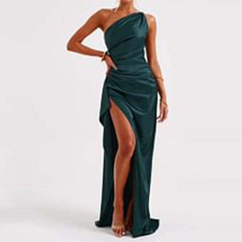 Robe de Soirée « Nuit Secrète » – Épaule Unique, Éclat Discret, Dos Sculptural