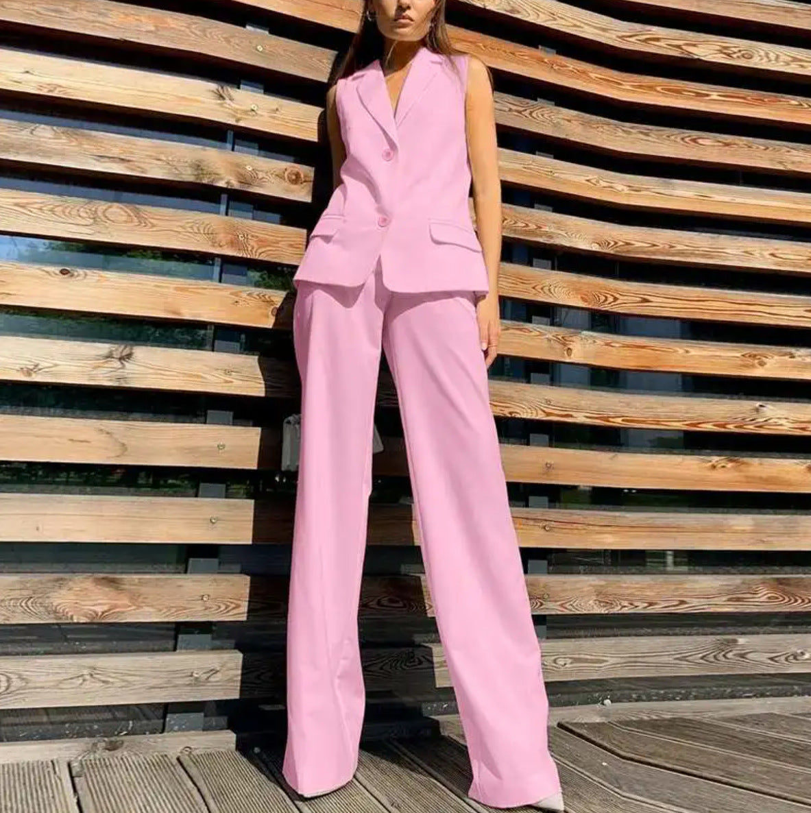 Costume « L’Échappée Libre » – Veste Sans Manches & Pantalon Large, Allure Détendue