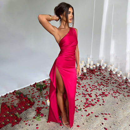 Robe de Soirée « Nuit Secrète » – Épaule Unique, Éclat Discret, Dos Sculptural